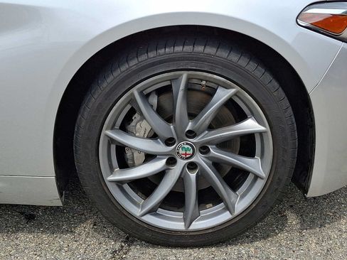 Used 2017 Alfa Romeo Giulia AWD w/ Cold Weather Package image 8