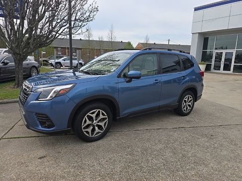 Used 2022 Subaru Forester Premium AWD/4WD image 10