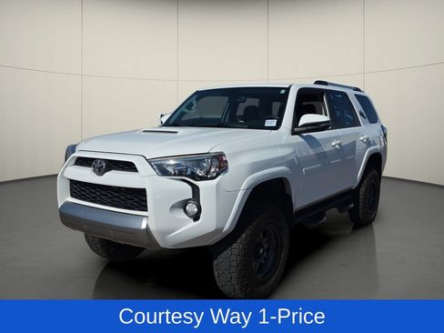 Used 2018 Toyota 4Runner TRD Off-Road Premium AWD/4WD image 4