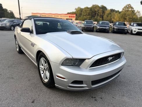 Used 2014 Ford Mustang Convertible RWD image 3