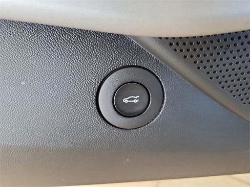 Used 2018 Chevrolet Camaro LT image 11