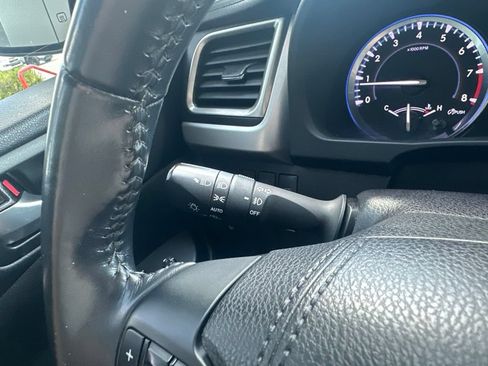 Used 2018 Toyota Highlander SE AWD/4WD image 29