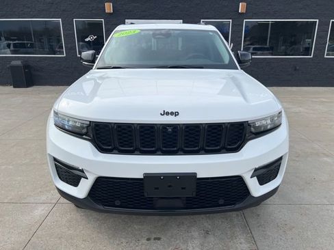 Used 2023 Jeep Grand Cherokee Limited w/ Luxury Tech Group II image 2