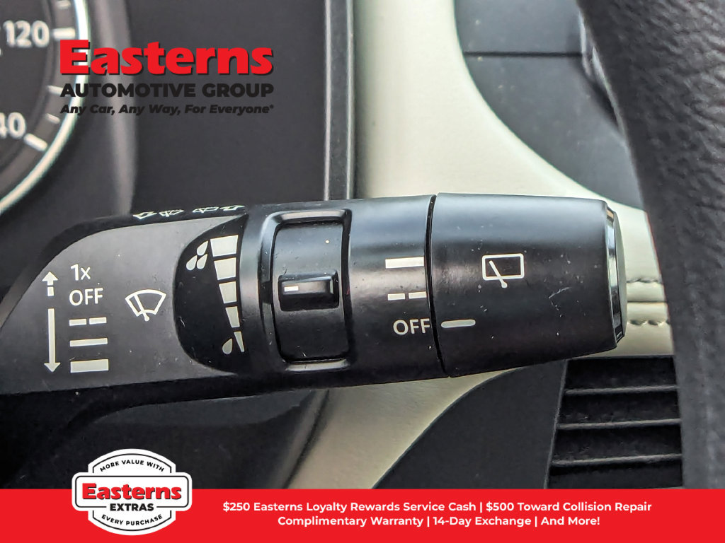 Used 2023 Nissan Rogue SV AWD/4WD image 32