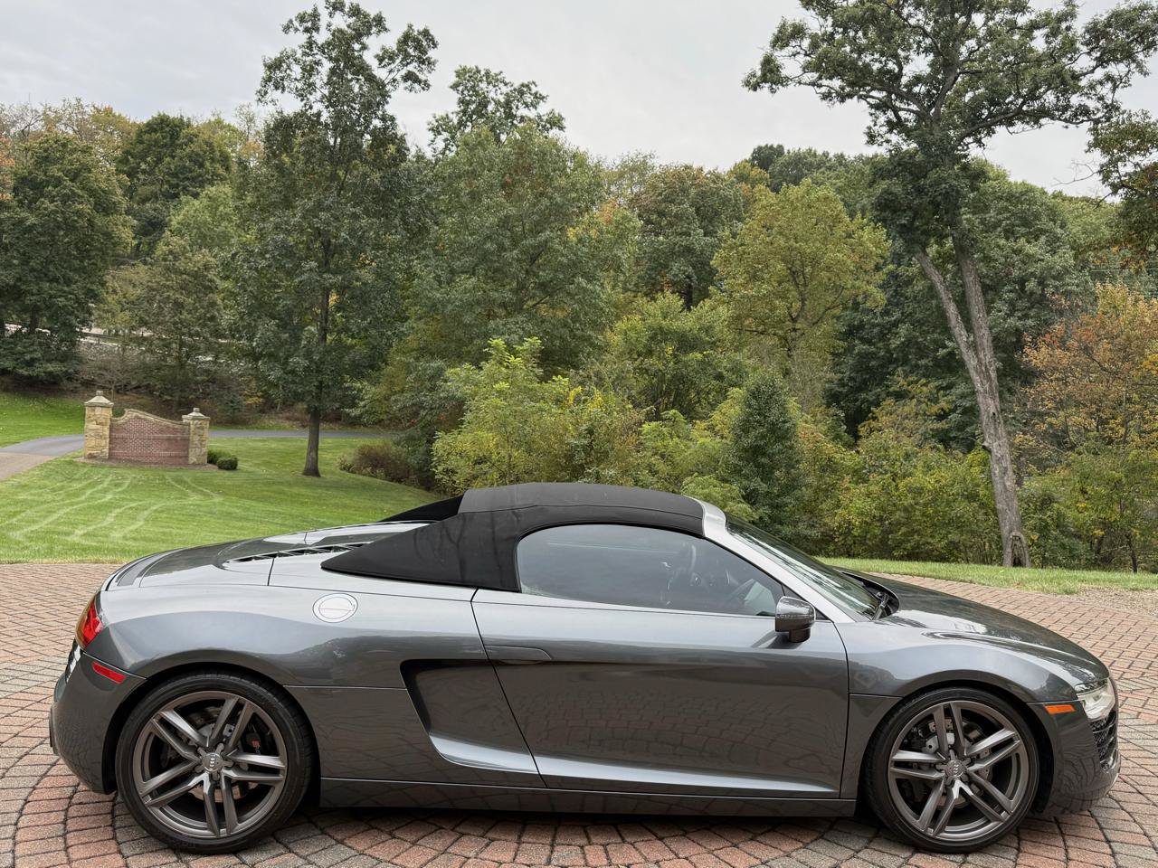 Used 2015 Audi R8 V8 w/ Full Leather Package AWD/4WD image 4