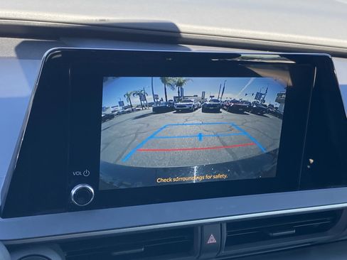 Used 2024 Toyota Prius LE image 19