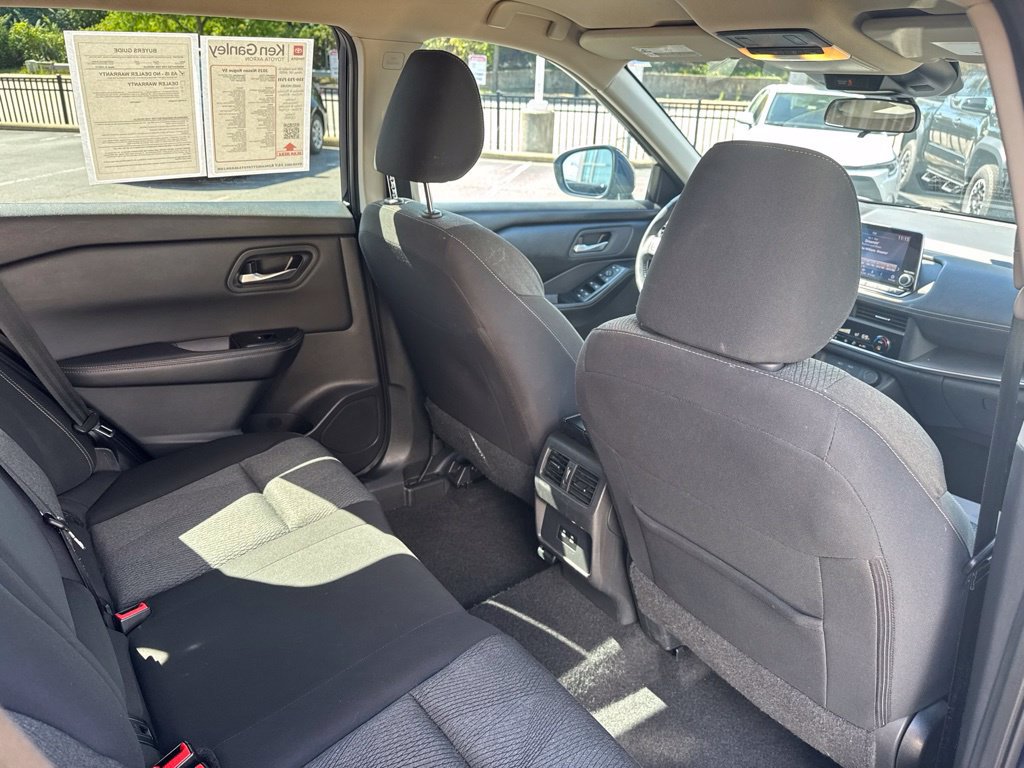 Used 2025 Nissan Rogue SV FWD image 32