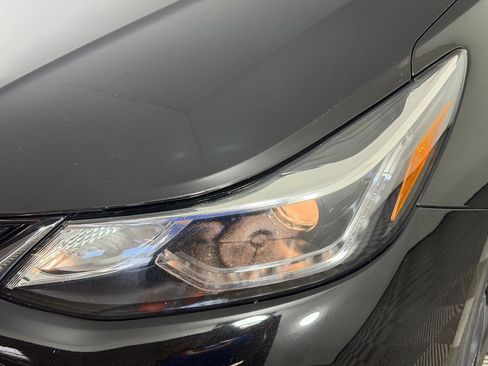 Used 2019 Chevrolet Cruze LT w/ Convenience Package FWD image 12