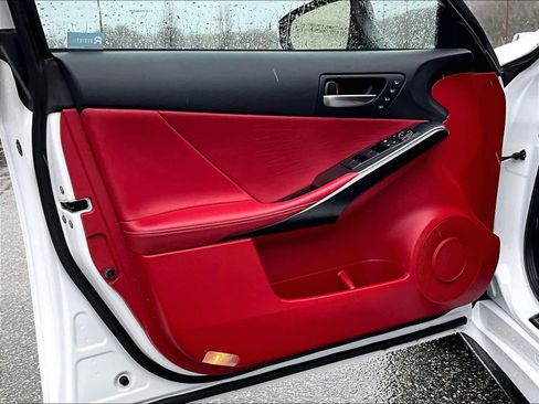 Used 2023 Lexus IS 500 image 9