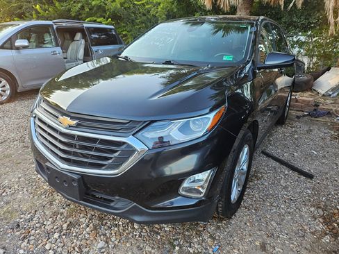 Used 2020 Chevrolet Equinox LT w/ Driver Convenience Package image 3
