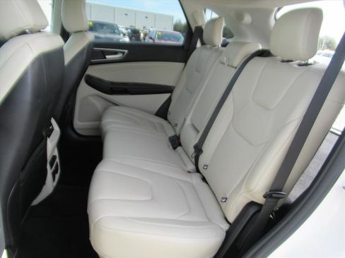 Used 2020 Ford Edge Titanium image 29