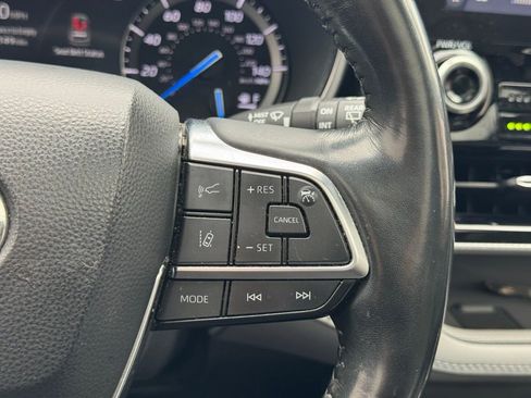 Used 2021 Toyota Highlander Platinum image 32