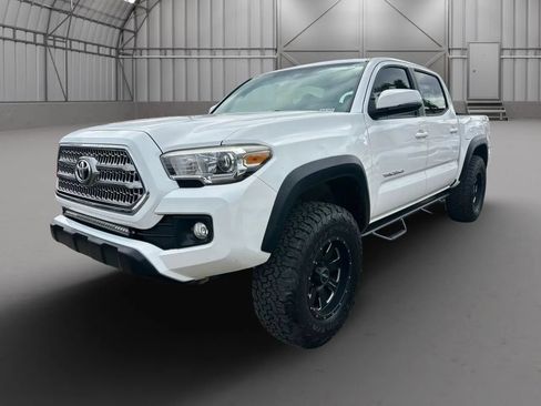Used 2017 Toyota Tacoma TRD Off-Road RWD image 26