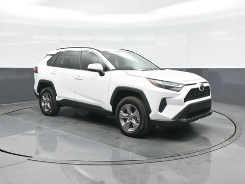 Used 2025 Toyota RAV4 XLE image 1