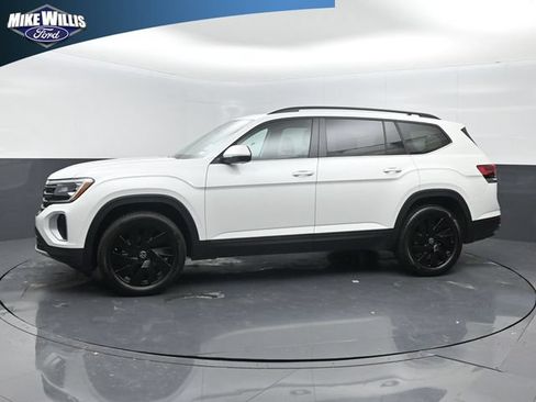 Used 2026 Volkswagen Atlas SE FWD image 4