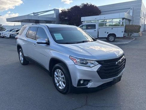 Used 2018 Chevrolet Traverse LT w/ LPO, Black Accent Package AWD/4WD image 4