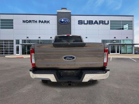 Used 2018 Ford F250 XLT AWD/4WD image 4