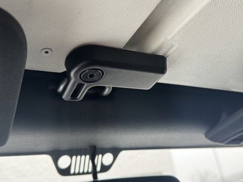 Used 2017 Jeep Wrangler Unlimited Rubicon image 23