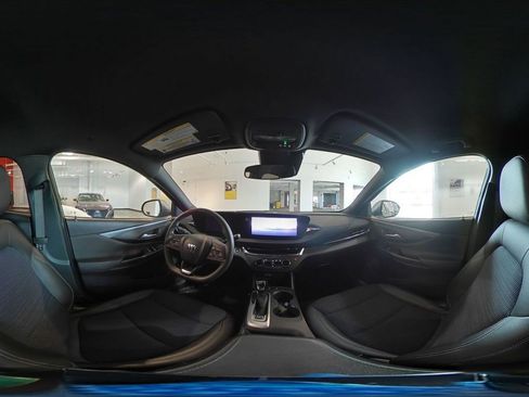 Used 2025 Buick Envista Preferred image 41