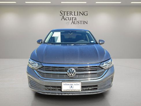 Used 2022 Volkswagen Jetta SE image 2