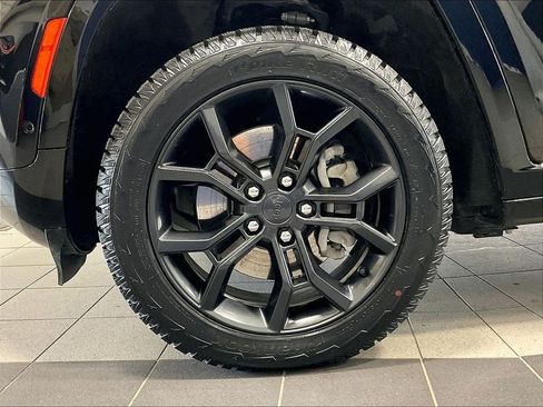 Used 2023 Jeep Grand Cherokee 30th Anniversary AWD/4WD image 7