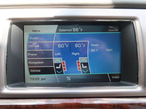 Used 2011 Jaguar XF Premium RWD image 19