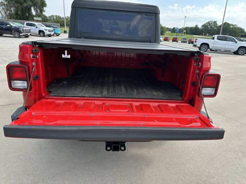 Used 2021 Jeep Gladiator Mojave image 12
