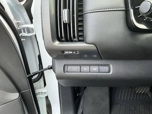 Certified 2025 Nissan Pathfinder SL w/ SL Premium Package FWD image 13