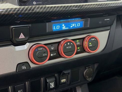 Used 2021 Toyota Tacoma 2WD Double Cab image 17