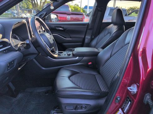 Used 2023 Toyota Highlander XSE AWD/4WD image 9
