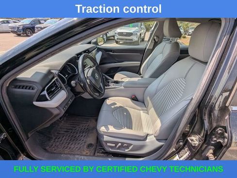 Used 2019 Toyota Camry SE image 12