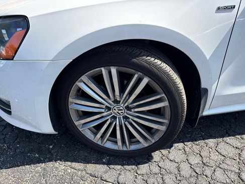 Used 2015 Volkswagen Passat 1.8T Sport FWD image 2