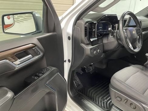 Used 2023 Chevrolet Silverado 1500 LT AWD/4WD image 10