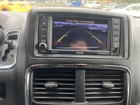 Used 2019 Dodge Grand Caravan SXT FWD image 21