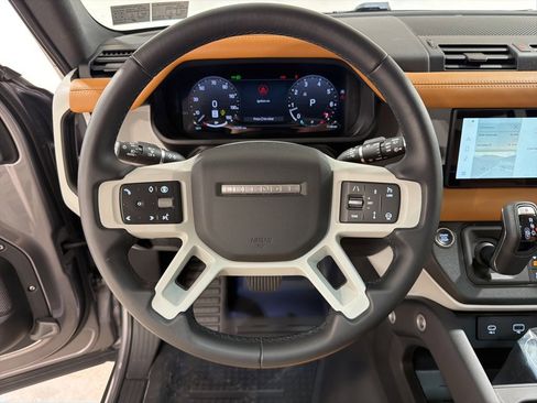 Used 2024 Land Rover Defender 90 S image 14
