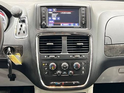 Used 2020 Dodge Grand Caravan SE FWD image 28