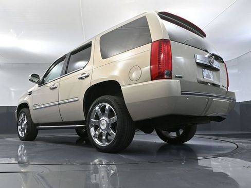 Used 2011 Cadillac Escalade Luxury image 54