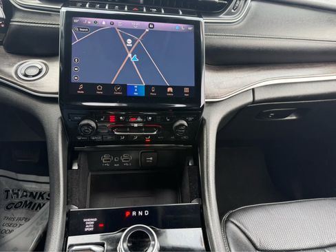 Used 2022 Jeep Grand Cherokee Limited w/ Luxury Tech Group II image 23