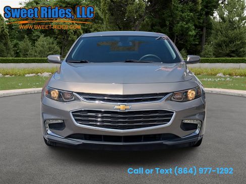 Used 2018 Chevrolet Malibu LT FWD image 2