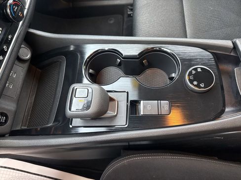 Used 2024 Nissan Rogue SV image 27