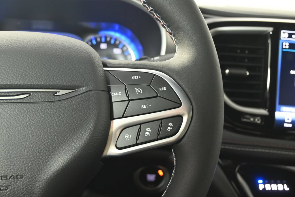 New 2027 Chrysler Pacifica Select AWD/4WD image 39