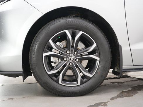 Used 2025 Toyota Sienna Platinum AWD/4WD image 33