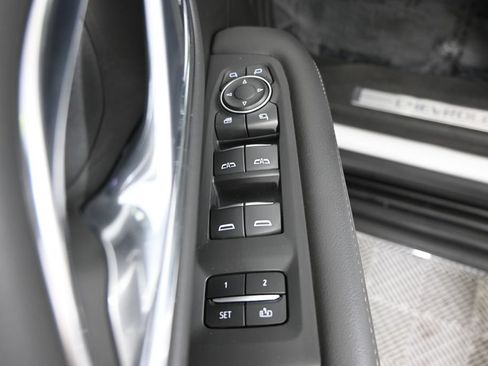 Used 2023 Chevrolet Suburban Premier w/ Advanced Technology Package AWD/4WD image 20