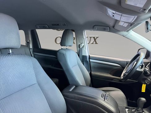 Used 2019 Toyota Highlander LE FWD image 14