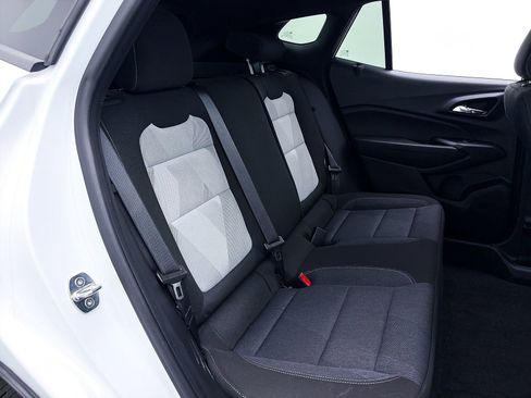 Used 2024 Chevrolet Trax RS w/ Sunroof Package image 32