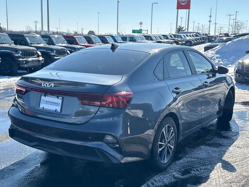Used 2022 Kia Forte LXS image 3