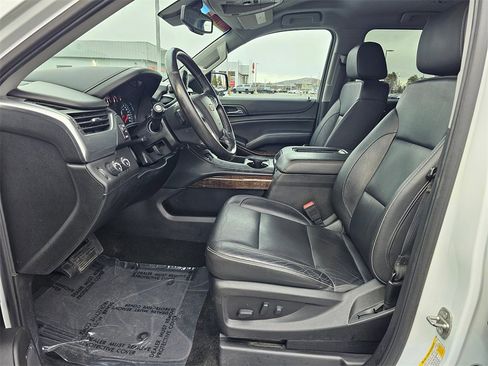 Used 2018 Chevrolet Suburban LT image 19