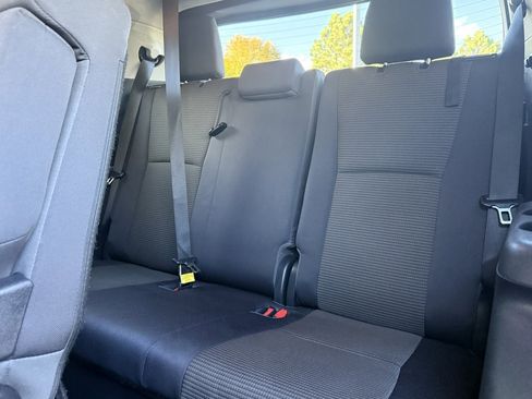 Used 2023 Toyota Highlander LE image 24