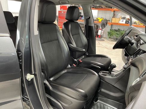 Used 2018 Chevrolet Trax LT w/ LT Convenience Package FWD image 23