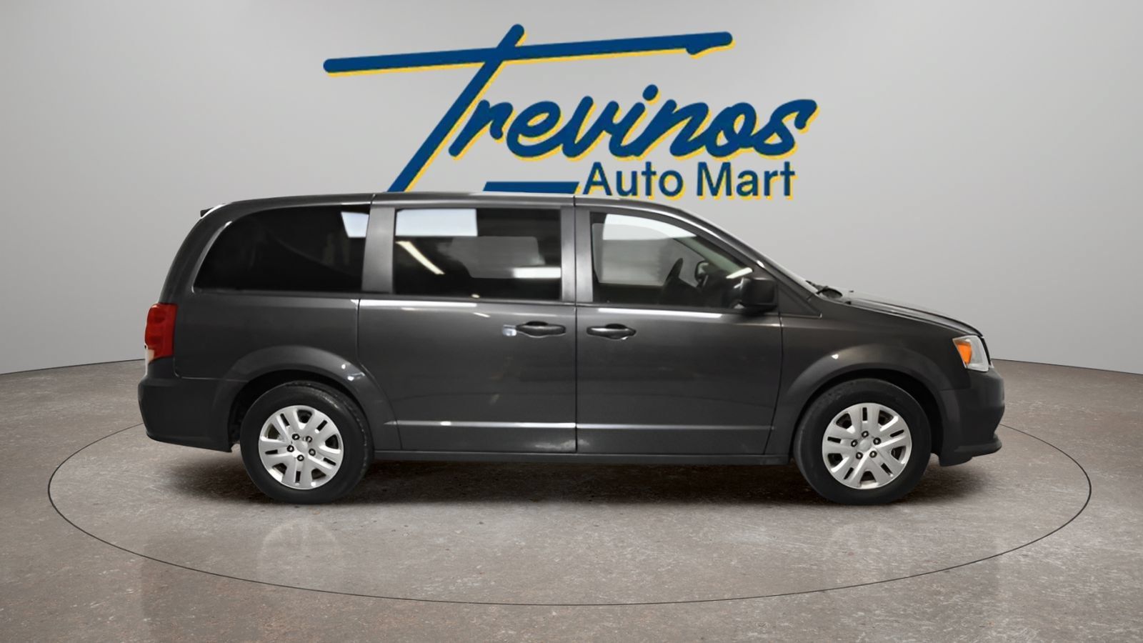 Used 2018 Dodge Grand Caravan SE w/ UConnect Hands-Free Group FWD image 4